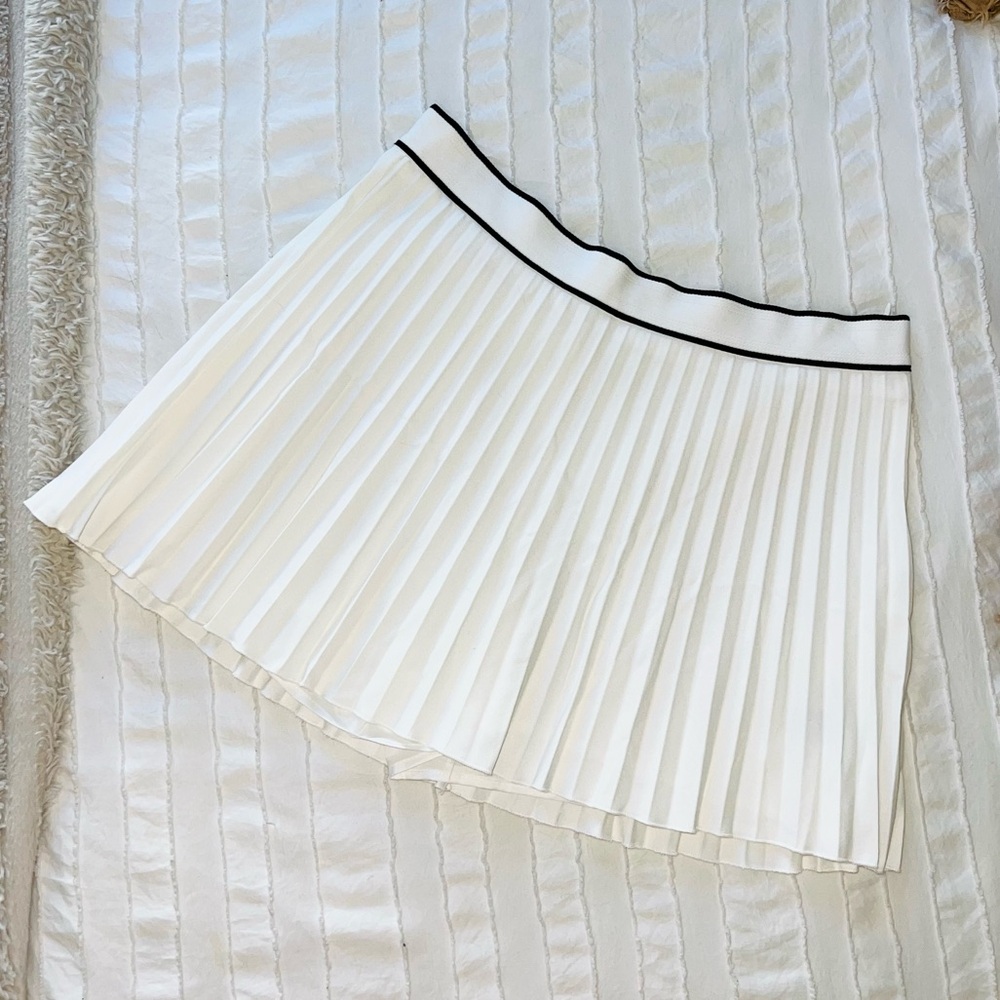 Zara White Pleated Mini skirt/skort with Black Waist Trim